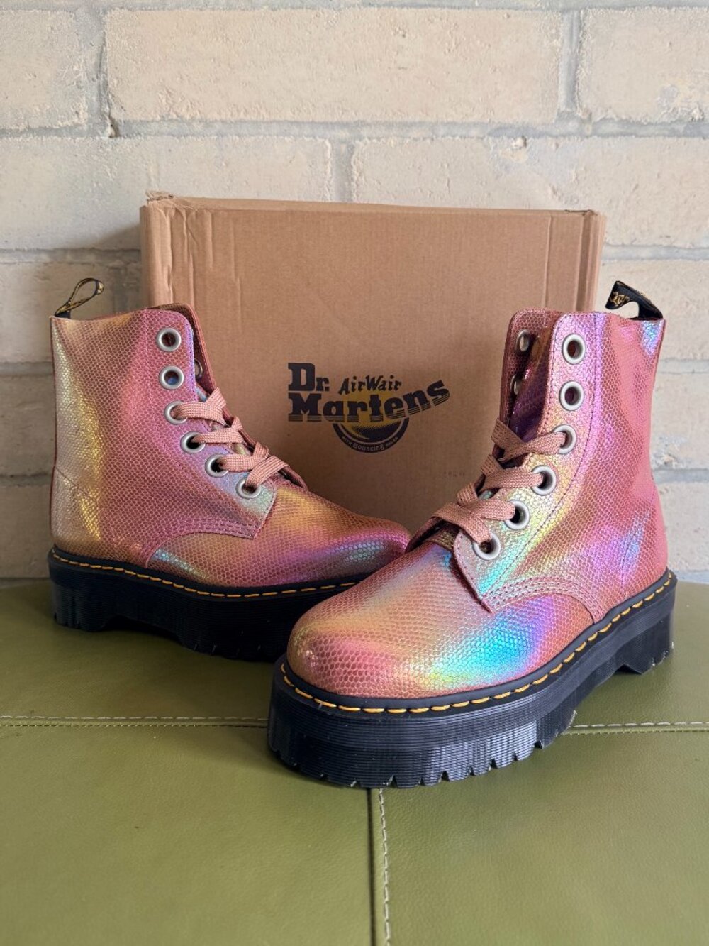 Dr. Martens Molly pink iridescent platform boot size US W 11 / UK 9 NIB